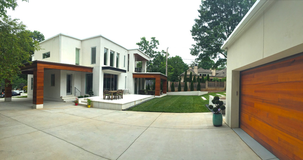 Photo of a large and white contemporary two floor render house exterior in Charlotte.
