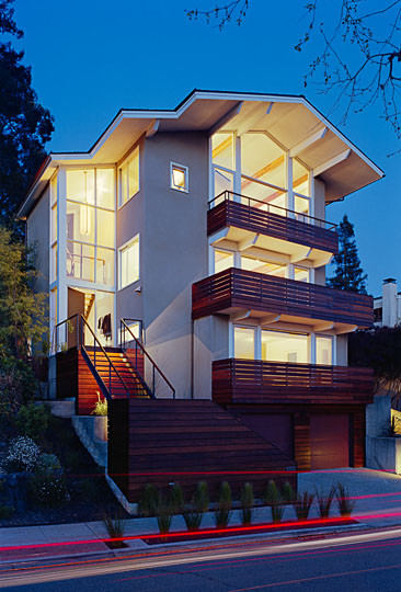 サンフランシスコにあるエクレクティックスタイルのおしゃれな家の外観の写真