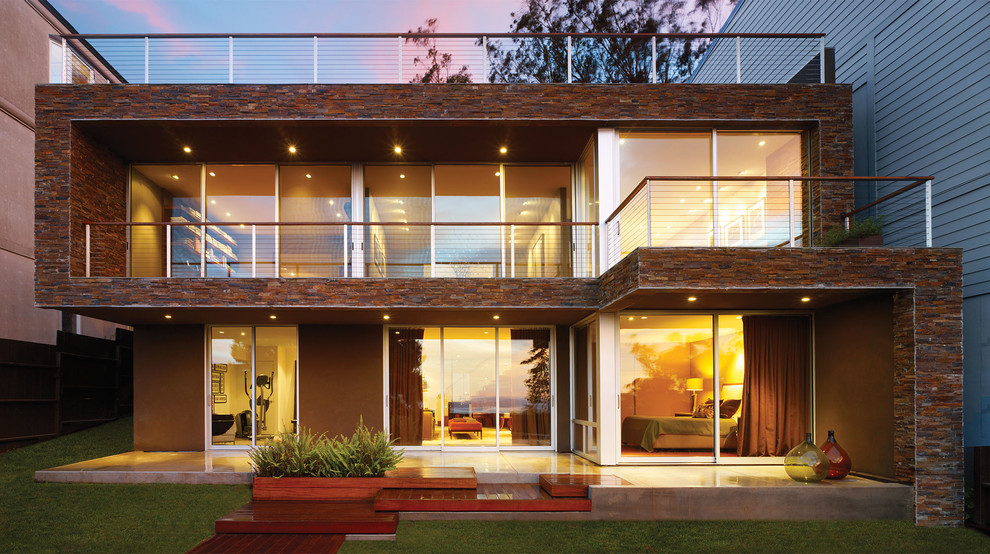 Photo of a contemporary house exterior in San Francisco.