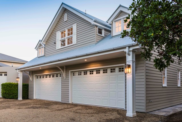 Classic American Style Barn with Garage with Loft - Traditional 