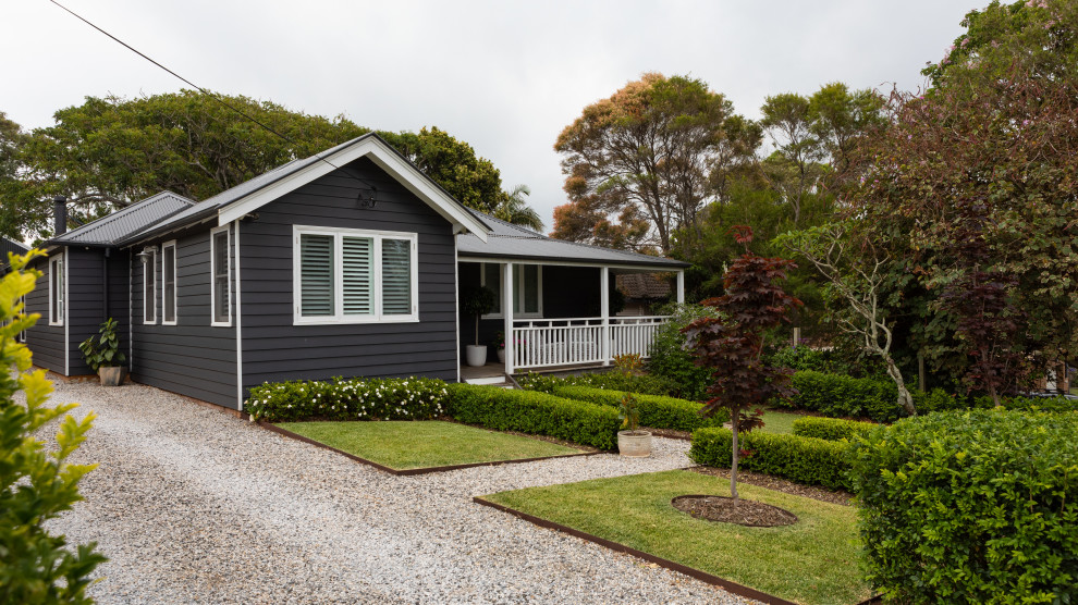 Photo of a medium sized and blue farmhouse bungalow detached house in Wollongong.