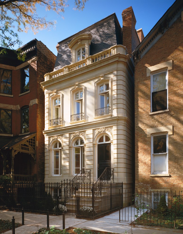 シカゴにあるヴィクトリアン調のおしゃれな家の外観の写真