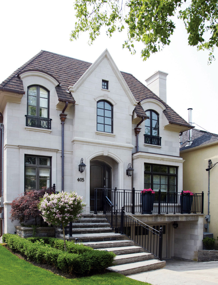 Design ideas for a classic house exterior in Toronto.