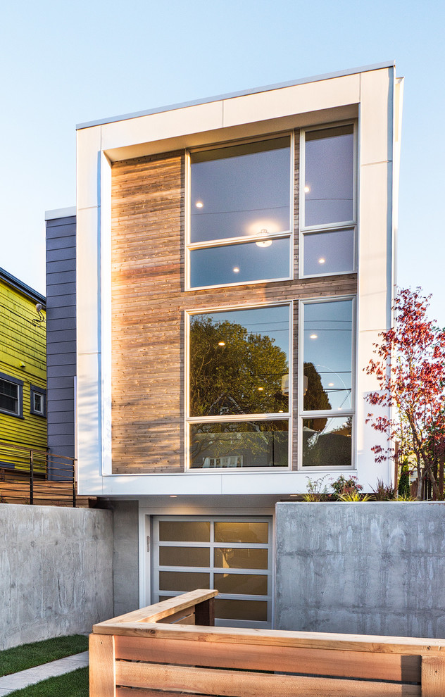 Réalisation d'une façade de maison minimaliste à deux étages et plus avec un revêtement mixte.