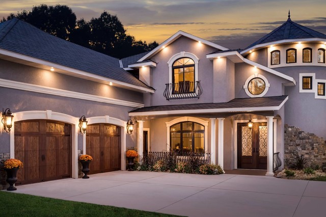 clopay-garage-doors-midcentury-house-exterior-detroit-by-tarnow