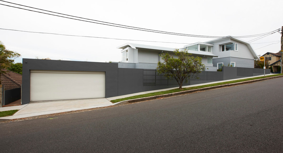 Große, Zweistöckige Moderne Holzfassade Haus mit grauer Fassadenfarbe und Pultdach in Sydney