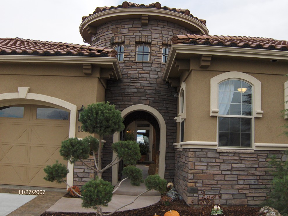 Small tuscan one-story wood gable roof photo in Boise