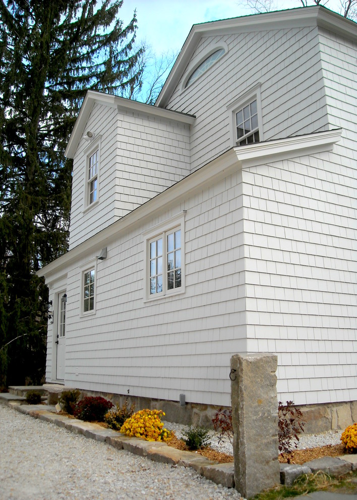 Esempio della facciata di una casa country di medie dimensioni