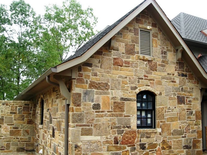 Imagen de fachada de casa marrón rural de tamaño medio de dos plantas con revestimiento de piedra y tejado de teja de madera