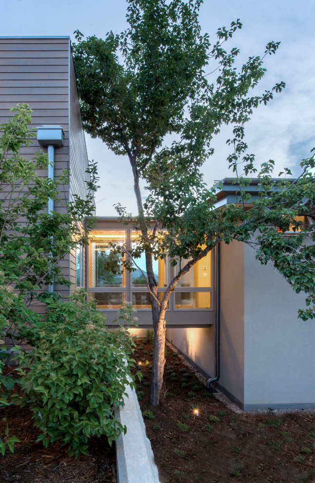 Photo of a contemporary house exterior in Denver.