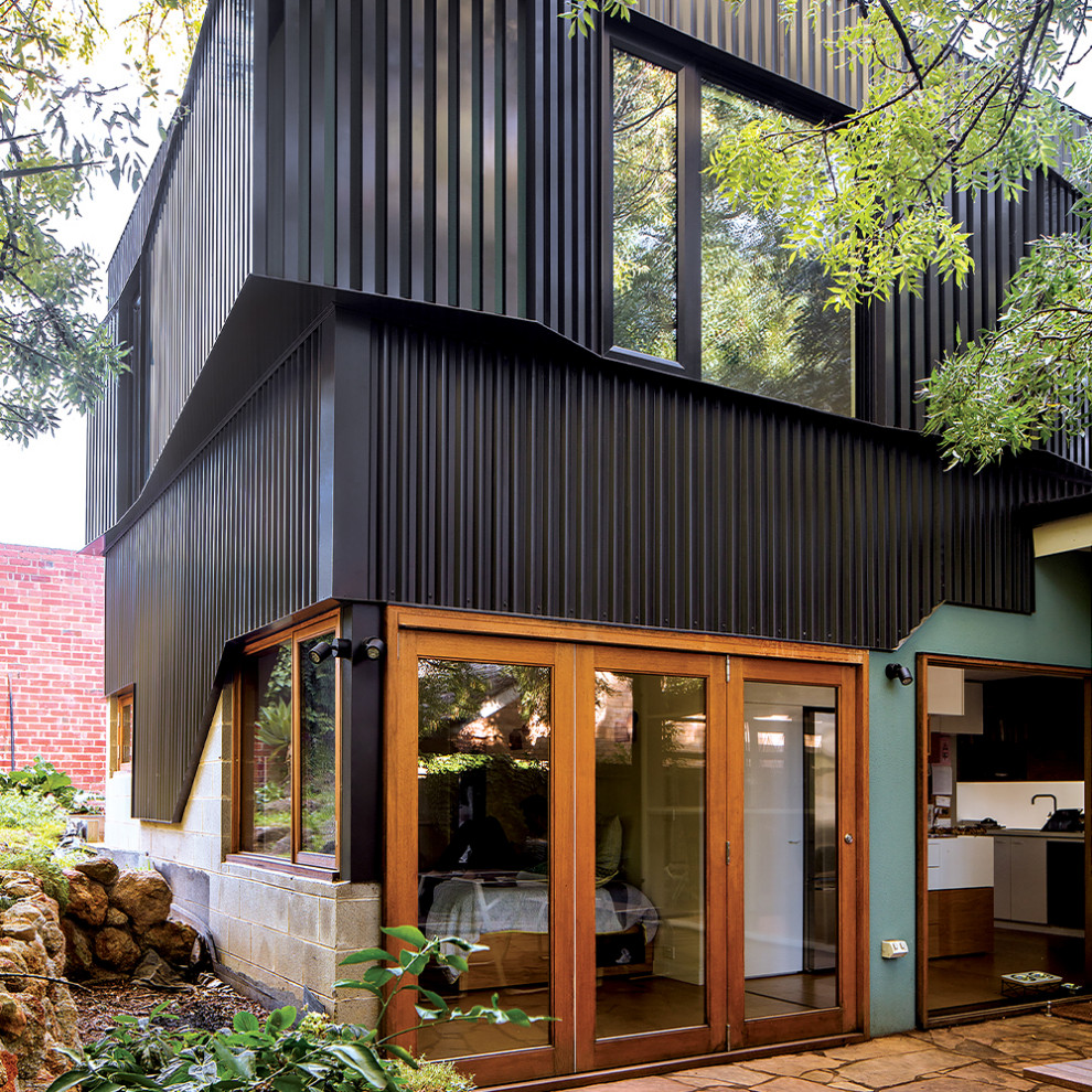 Inspiration for a contemporary exterior home remodel in Wollongong