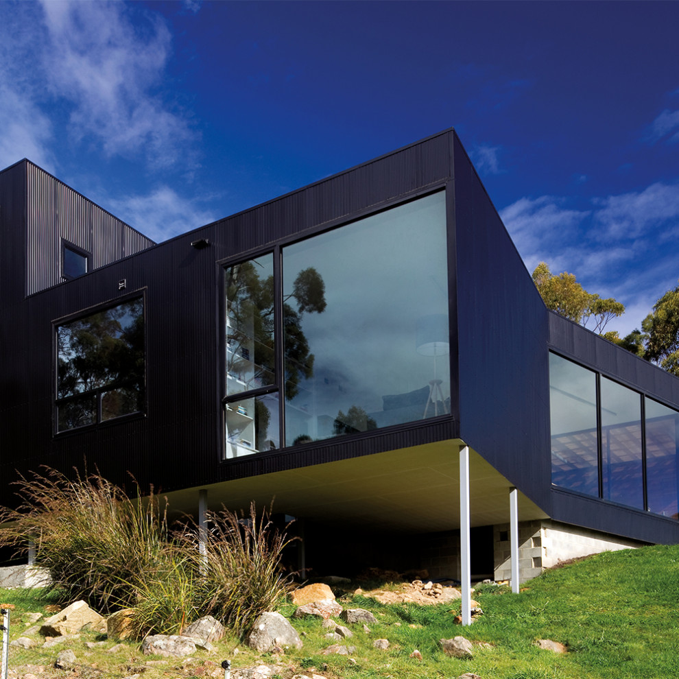Contemporary house exterior in Wollongong.