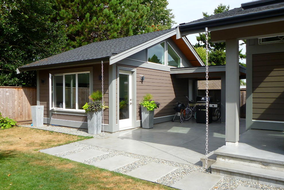 Источник вдохновения для домашнего уюта: маленький, одноэтажный, деревянный, серый дом в современном стиле для на участке и в саду