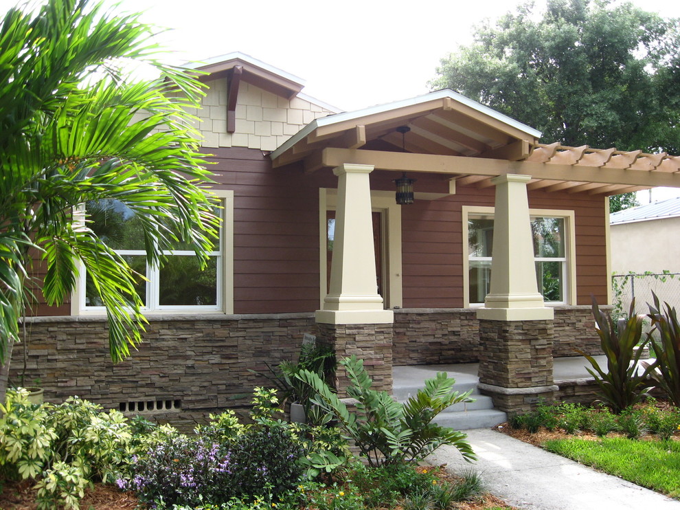 Arts and crafts exterior home photo in Tampa