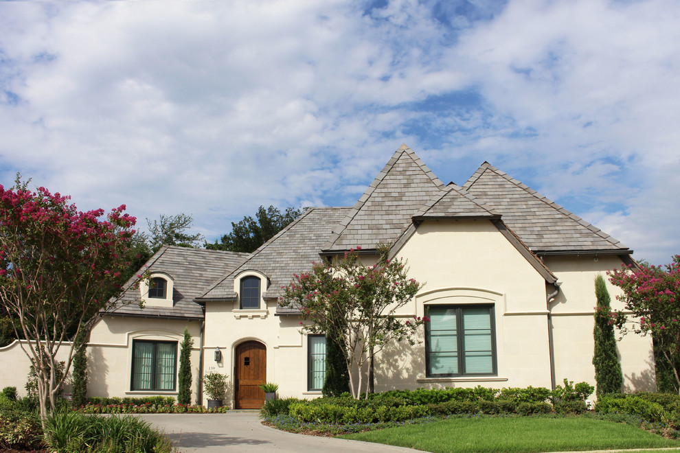 Inspiration for a medium sized traditional bungalow house exterior in Dallas with stone cladding.