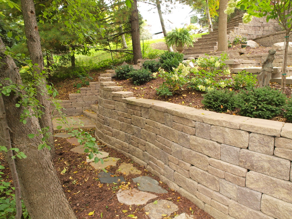 Photo of a mid-sized contemporary landscaping in Minneapolis.