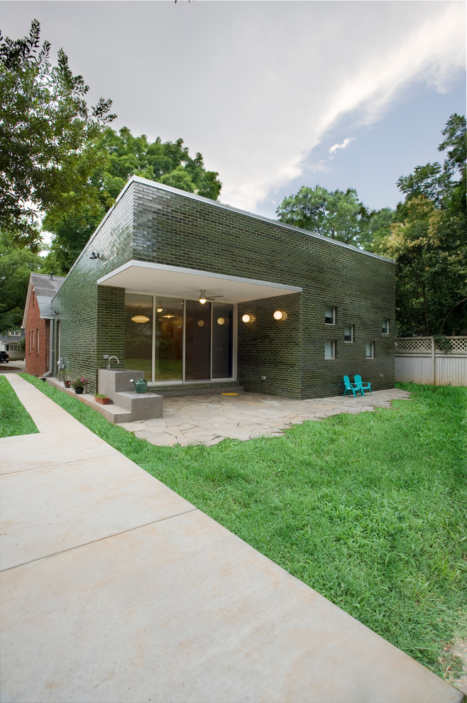 Идея дизайна: одноэтажный, зеленый дом в современном стиле