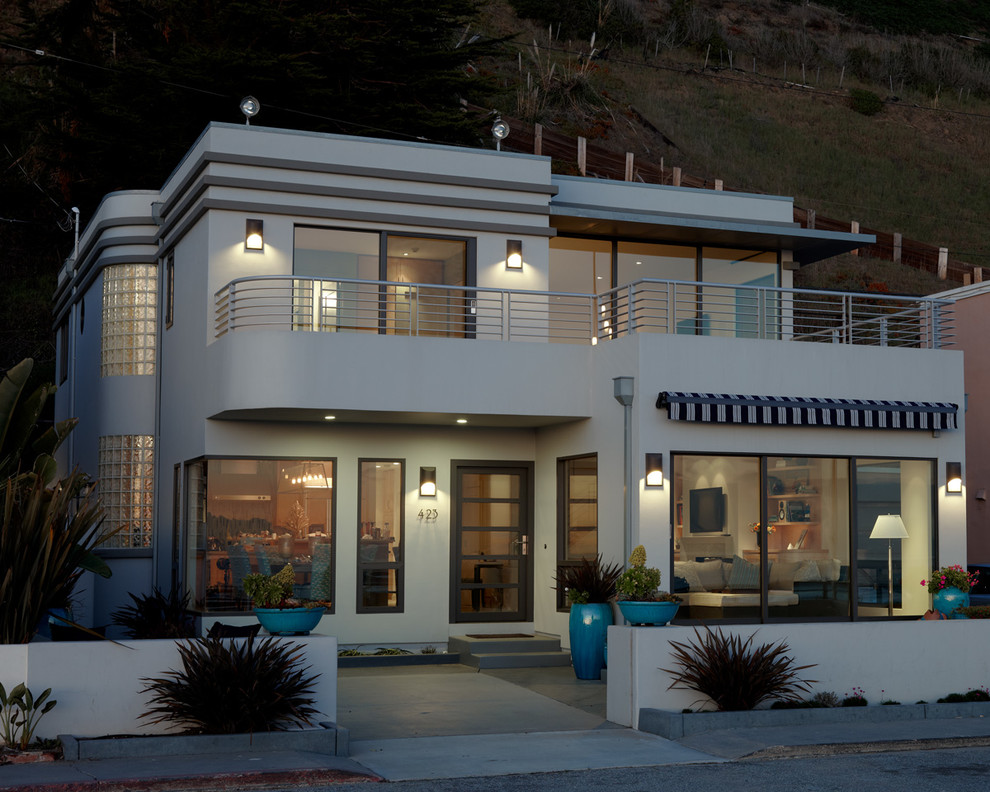 Photo of a beach style house exterior in San Francisco.