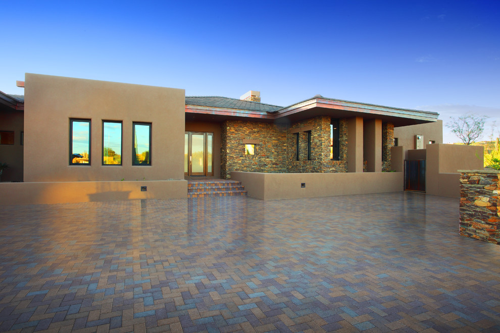 Design ideas for a large and brown bungalow render house exterior in Phoenix.