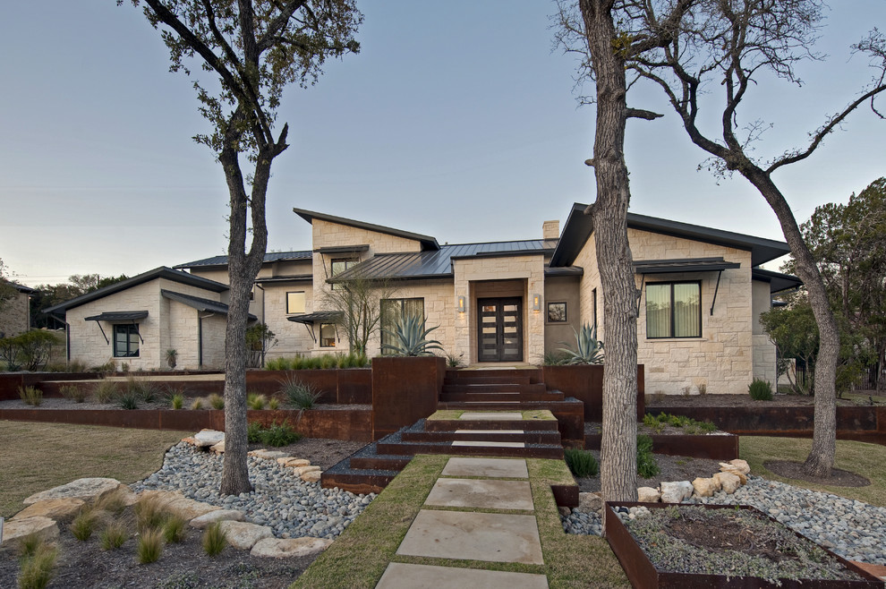 Modernes Haus mit Steinfassade in Austin