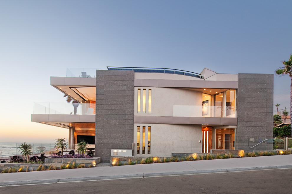 Großes, Zweistöckiges Modernes Haus in San Diego