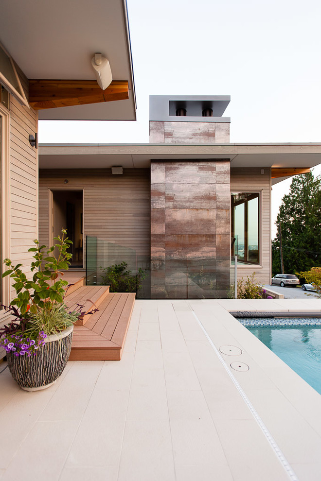 Inspiration pour une façade de maison design de plain-pied avec un toit plat.