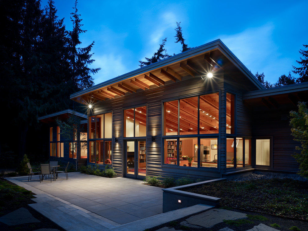 Contemporary bungalow house exterior in Seattle.