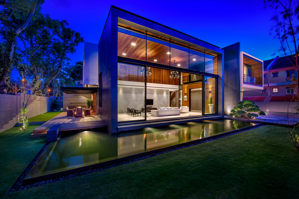 This is an example of a contemporary glass house exterior in Singapore.