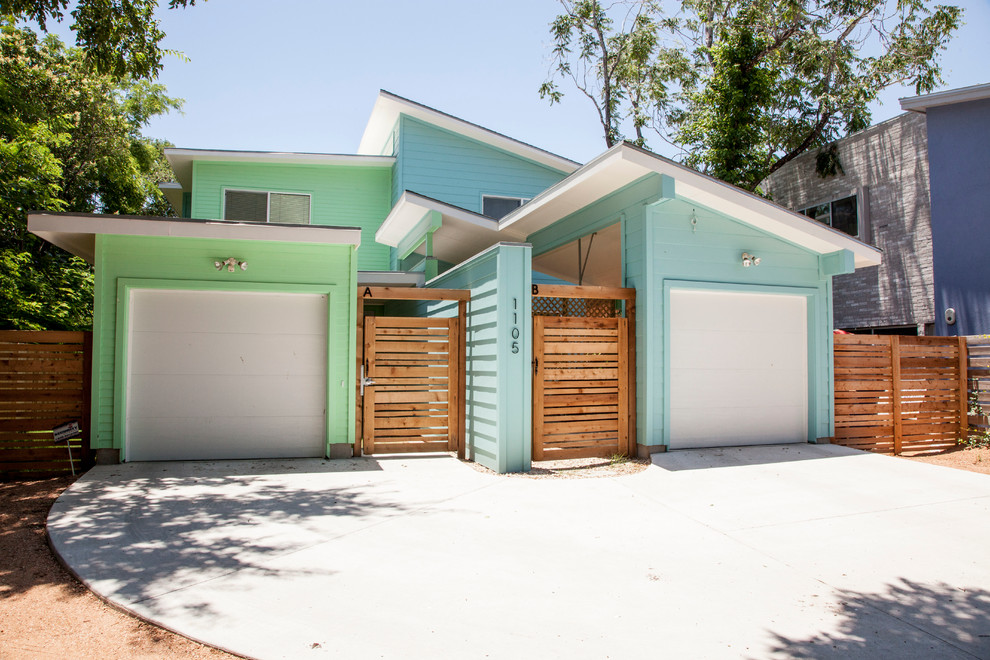 Moderne Doppelhaushälfte mit blauer Fassadenfarbe in Austin