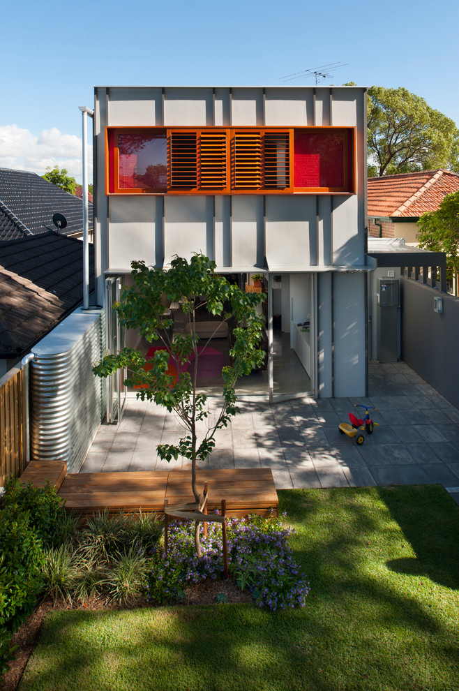 Foto de fachada contemporánea de tamaño medio de dos plantas con tejado plano
