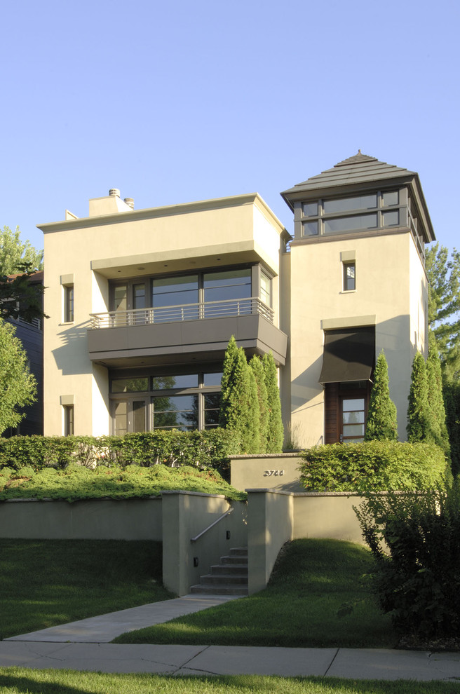 Esempio della facciata di una casa contemporanea a due piani