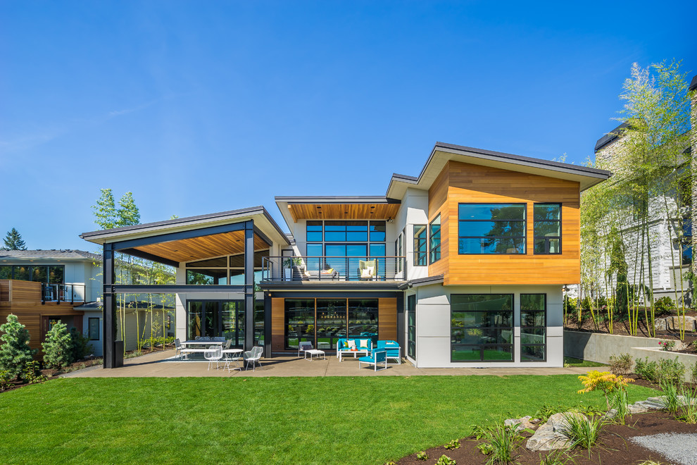 Zweistöckiges Modernes Haus mit Mix-Fassade und Pultdach in Portland