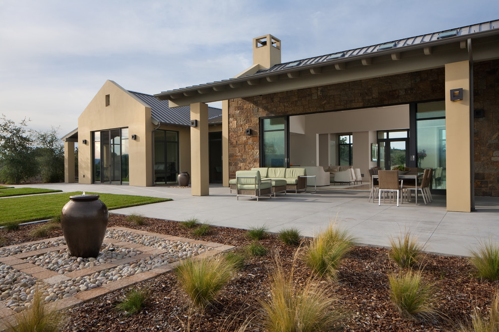 Design ideas for a contemporary bungalow house exterior in Santa Barbara.
