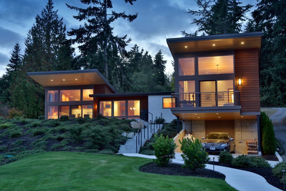 Mittelgroßes, Einstöckiges Modernes Einfamilienhaus mit Mix-Fassade, bunter Fassadenfarbe und Pultdach in Seattle