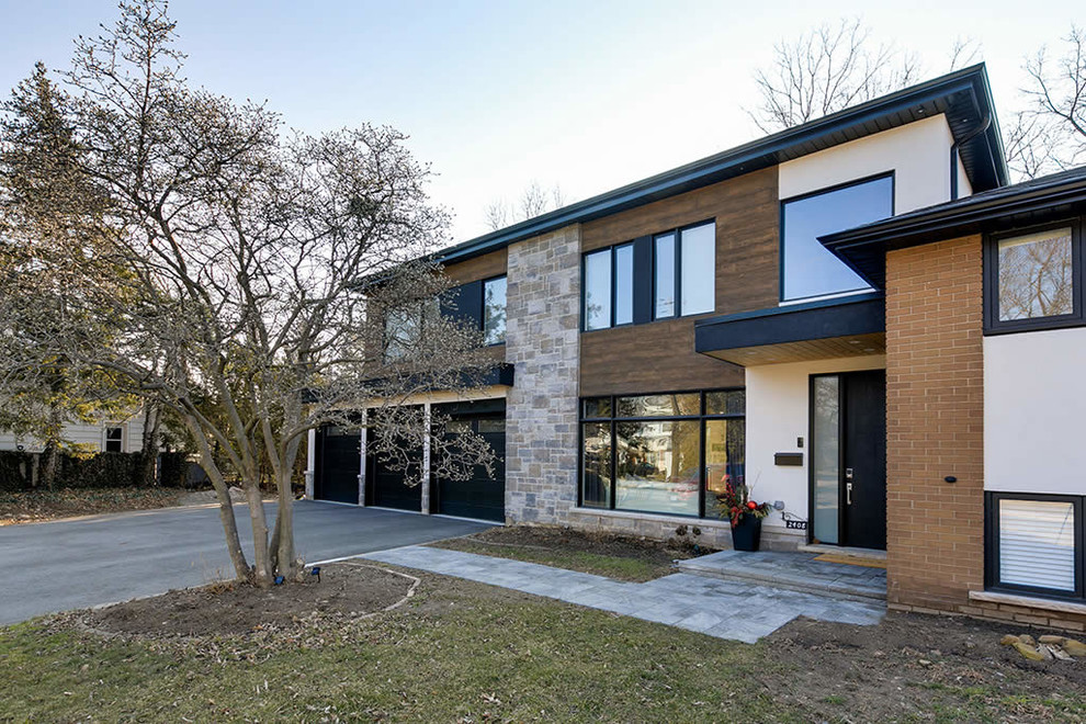 Photo of a medium sized contemporary two floor house exterior in Toronto.