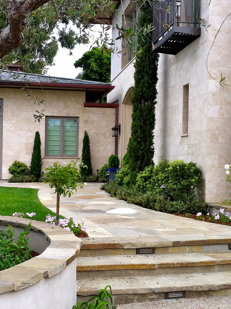 Large contemporary detached house in San Diego with stone cladding.