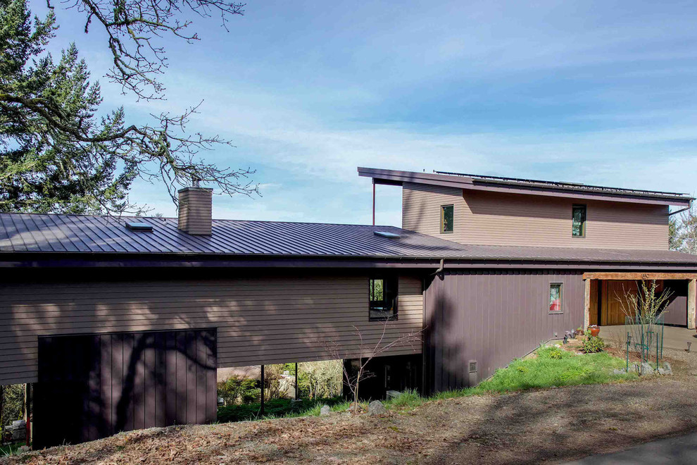Dreistöckiges Modernes Einfamilienhaus mit brauner Fassadenfarbe in Portland