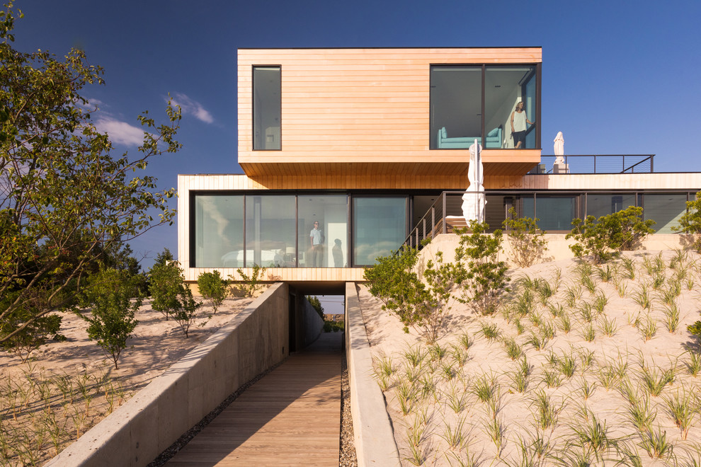 Photo of an expansive modern house exterior in New York.