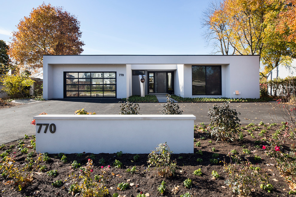 Idee per la villa grande bianca contemporanea a un piano con rivestimento in stucco e tetto piano