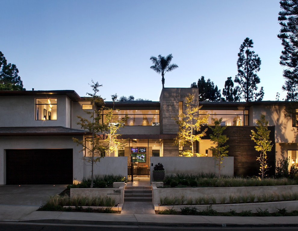 Inspiration for a contemporary house exterior in Orange County.