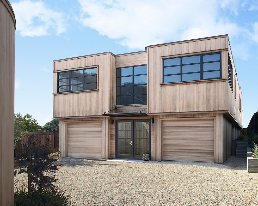 Dreistöckige, Große Moderne Holzfassade Haus mit Flachdach und brauner Fassadenfarbe in San Francisco