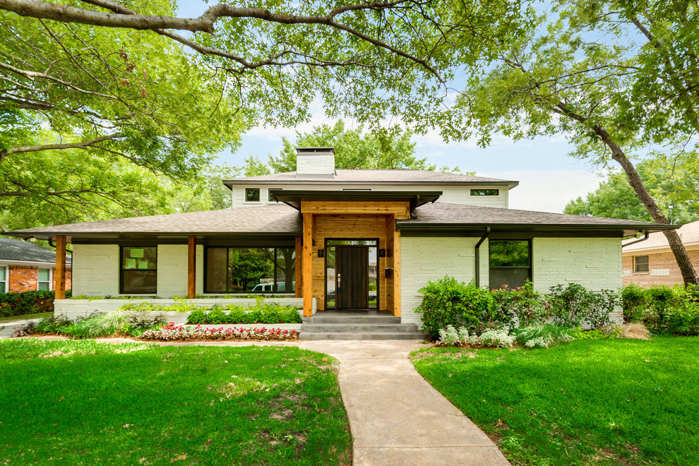 Medium sized and gey midcentury two floor detached house in Dallas with mixed cladding, a hip roof and a shingle roof.