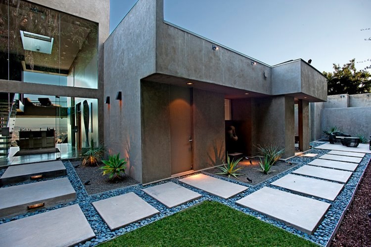 Inspiration for an expansive modern front formal partial sun garden in Los Angeles with a garden path and gravel.