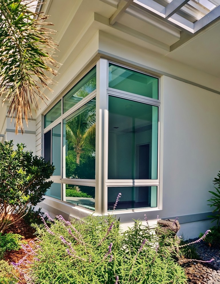 Inspiration for a contemporary house exterior in Miami.