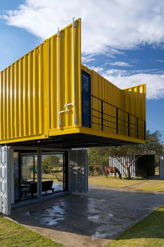 Свежая идея для дизайна: дом из контейнеров, из контейнеров в современном стиле - отличное фото интерьера