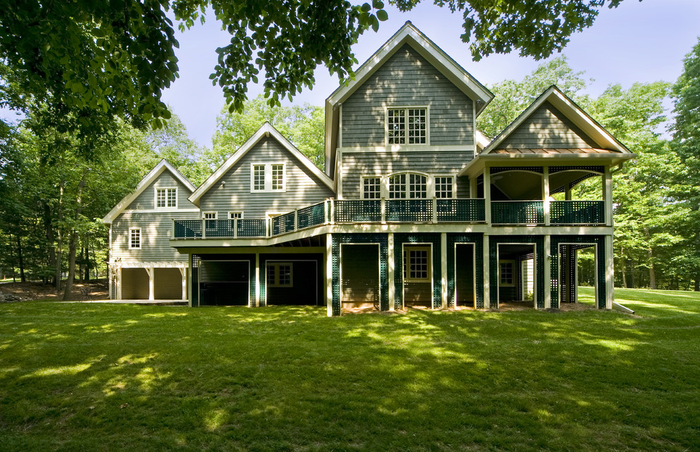 Dreistöckiges Klassisches Haus mit Faserzement-Fassade und grüner Fassadenfarbe in Washington, D.C.