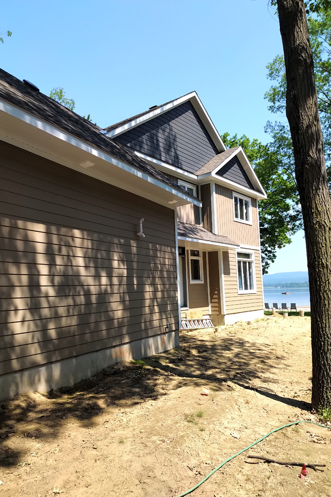COTTAGE LIVING CONSTANCE BAY, ON Arts & Crafts House Exterior