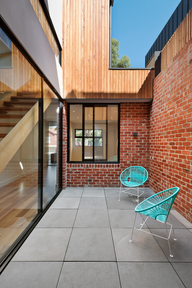 Ispirazione per un patio o portico contemporaneo di medie dimensioni