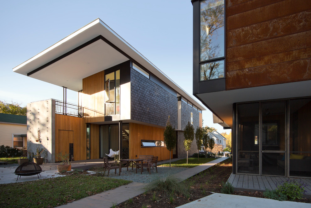 Kleines, Zweistöckiges Modernes Haus mit Mix-Fassade in Raleigh