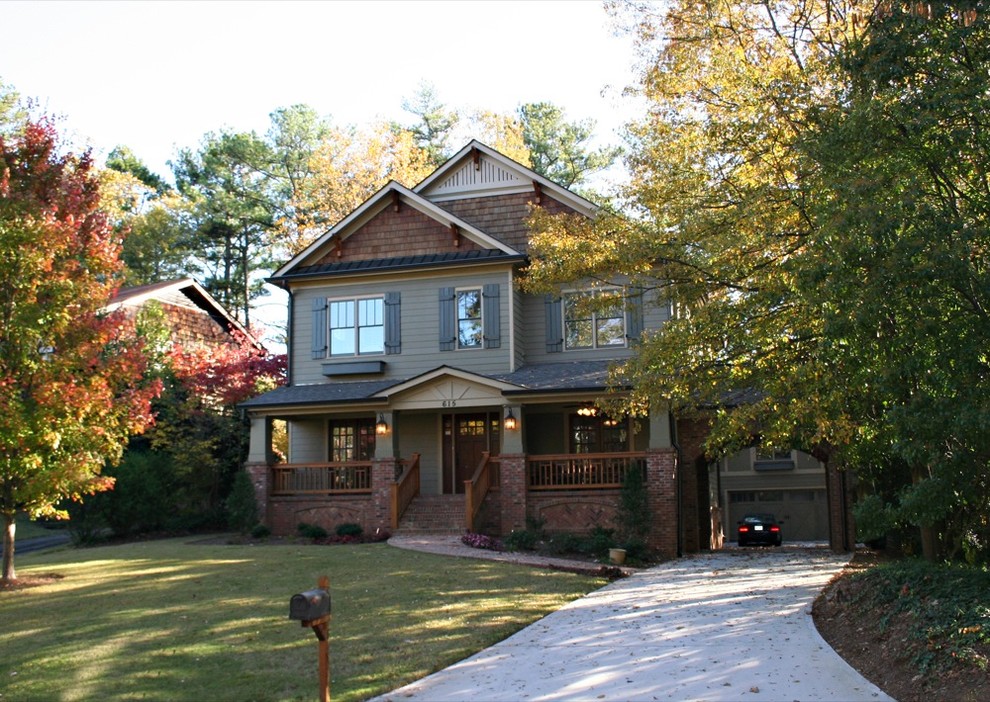 Immagine della facciata di una casa american style a due piani